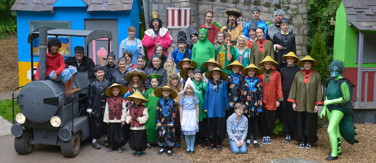 Alle Darsteller von Jim Knopf Gruppenfoto