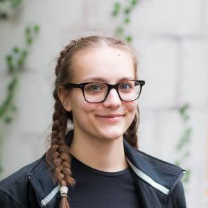Anna-Lena Koutroulis als Eule in Schneewittchen und die sieben Zwerge