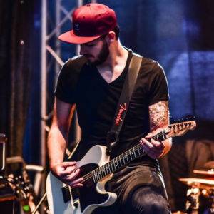 Tristan Kaiser als 440 Hertz (Gitarre) in Benefizkonzert für José Carreras
