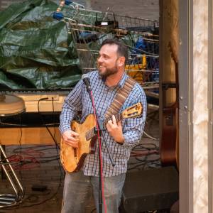 Benefizkonzert mit White Coffee, Gravur und 440 Hertz