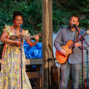 Benefizkonzert mit White Coffee, Gravur und 440 Hertz