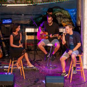 Benefizkonzert mit White Coffee, Gravur und 440 Hertz