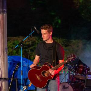 Benefizkonzert mit White Coffee, Gravur und 440 Hertz