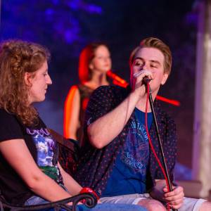 Benefizkonzert mit White Coffee, Gravur und 440 Hertz