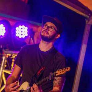 Benefizkonzert mit White Coffee, Gravur und 440 Hertz