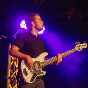 Benefizkonzert mit White Coffee, Gravur und 440 Hertz
