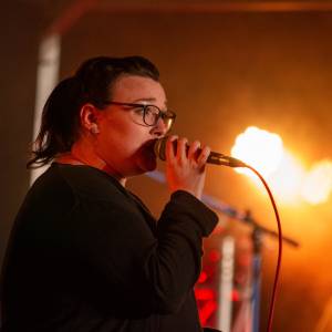 Benefizkonzert mit White Coffee, Gravur und 440 Hertz