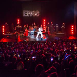 Elvis-Imitator Carsten Keber in der Paderhalle