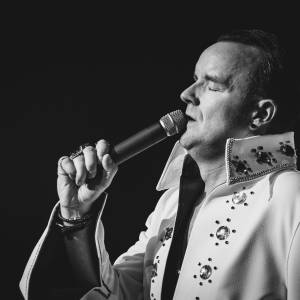 Elvis-Imitator Carsten Keber in der Paderhalle