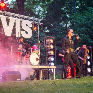 Carsten Keber alias Elvis - The King am 15. Juni auf der Freilichtbühne Schloß Neuhaus