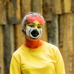 Jule Druben als Felicia (Papagei) in Seraphines Odyssee