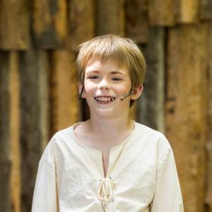 Kieran Sebastian als Ricci (Schiffsbauer-Lehrling) in Seraphines Odyssee