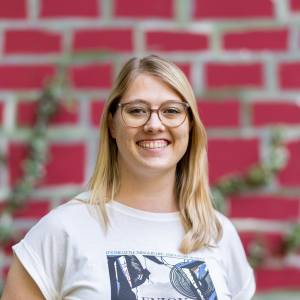 Lina-Marie Meier als Petra Himmel in Erben ist nicht leicht