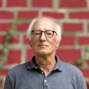 Willy Hövelborn ist Regisseur beim Abendstück „Erben ist nicht leicht“ (2022)