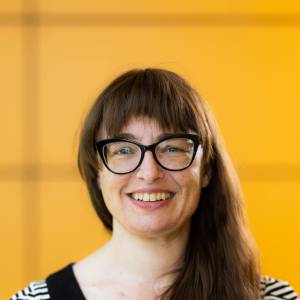 Christiane Druben als Moorhexe, Marktbesucherin in Die kleine Hexe