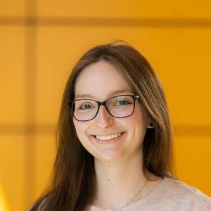 Felizitas Elma als Förster, Feldhexe in Die kleine Hexe