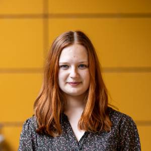 Jule Druben als Kleine Hexe in Die kleine Hexe