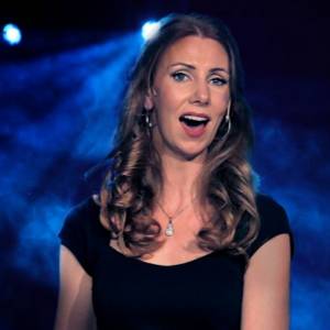 Rebecca Stutz als Gesang / Solistin in Einmal um die Schlagerwelt