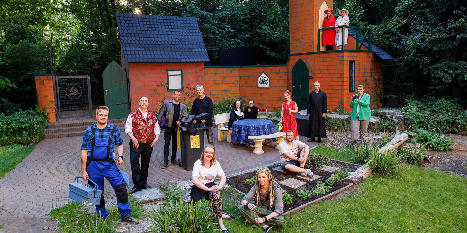 Alle Darsteller von Das Ensemble aus „Der Juwelenpriester“