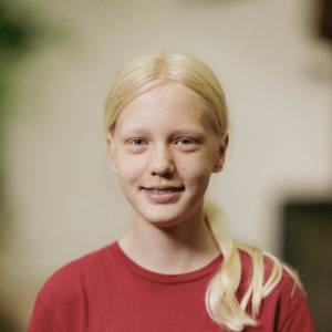 Emma Calmus als Pagin / Polizistin in Emil & die Detektive