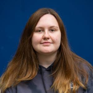 Ewelina Krylov als Tonie Marston in Und dann gab's keines mehr