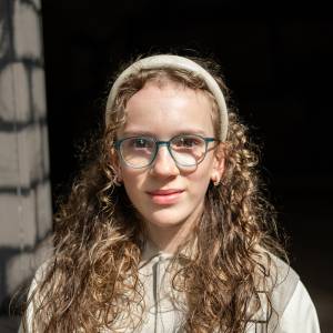 Hannah Witteler als Schülerin Sophia in Wenn der Mond am Himmel steht...